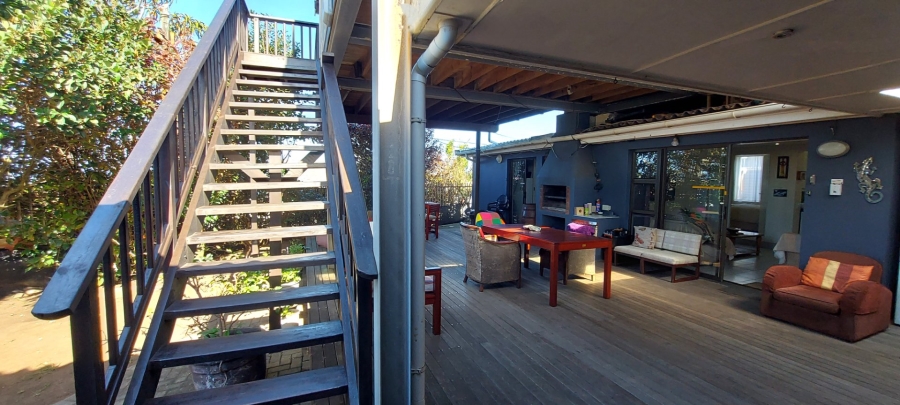 7 Bedroom Property for Sale in Gonubie Eastern Cape